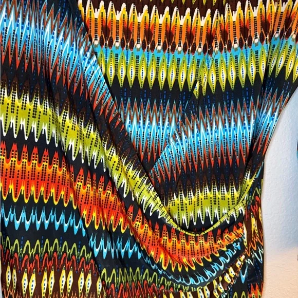 American City Wear Multicolor Geometric Top - Picture 2 of 7